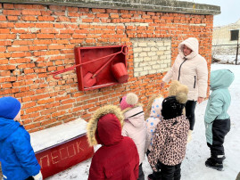 Экскурсия к пожарному щиту Экскурсия к пожарному щиту.