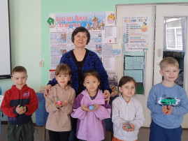 Светлый день чудес и красок Светлый день чудес и красок.